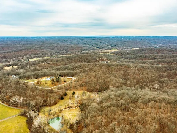 19284 Puellman Rd, Chesterfield, MO 63005