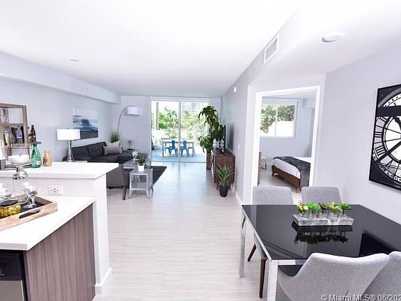 3rd image of 531 NE 39th St #301