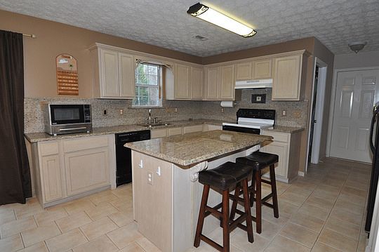 5th image of 118 Sagamore Ln