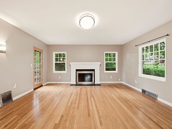5th image of 532 W 25th Ave