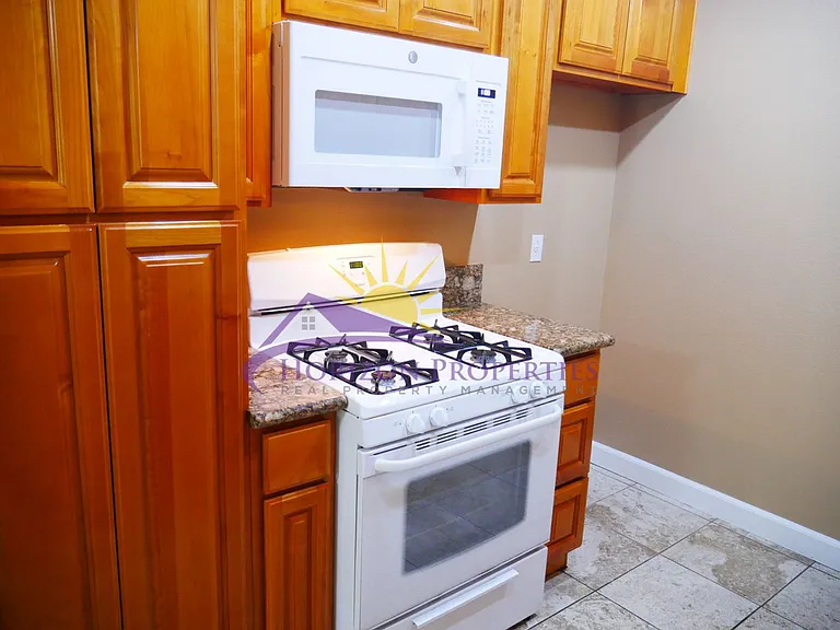 1405 Lisbon Ave — Photo 10