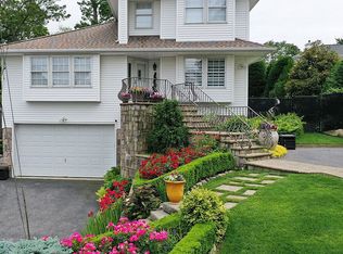 39 Locust Dr, Rocky Point, NY 11778