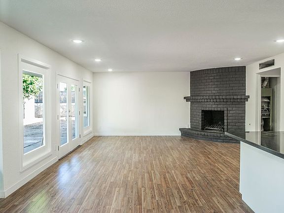 4th image of 10725 Fort Worth St