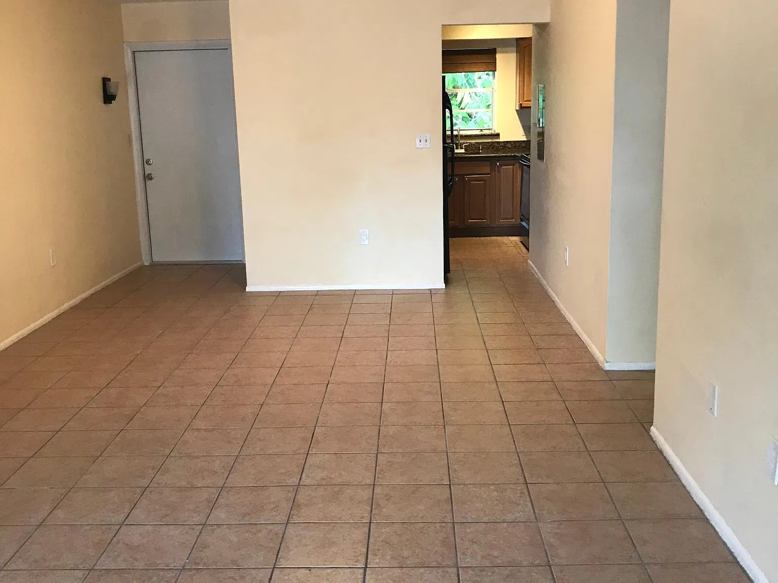 2 bed, 730 sqft, $2,100 — Photo 3