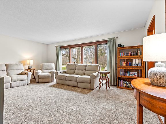 3rd image of 125 Buckley Ln