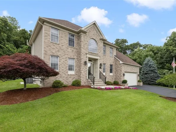 32 Susan Dr, Cumberland, RI 02864