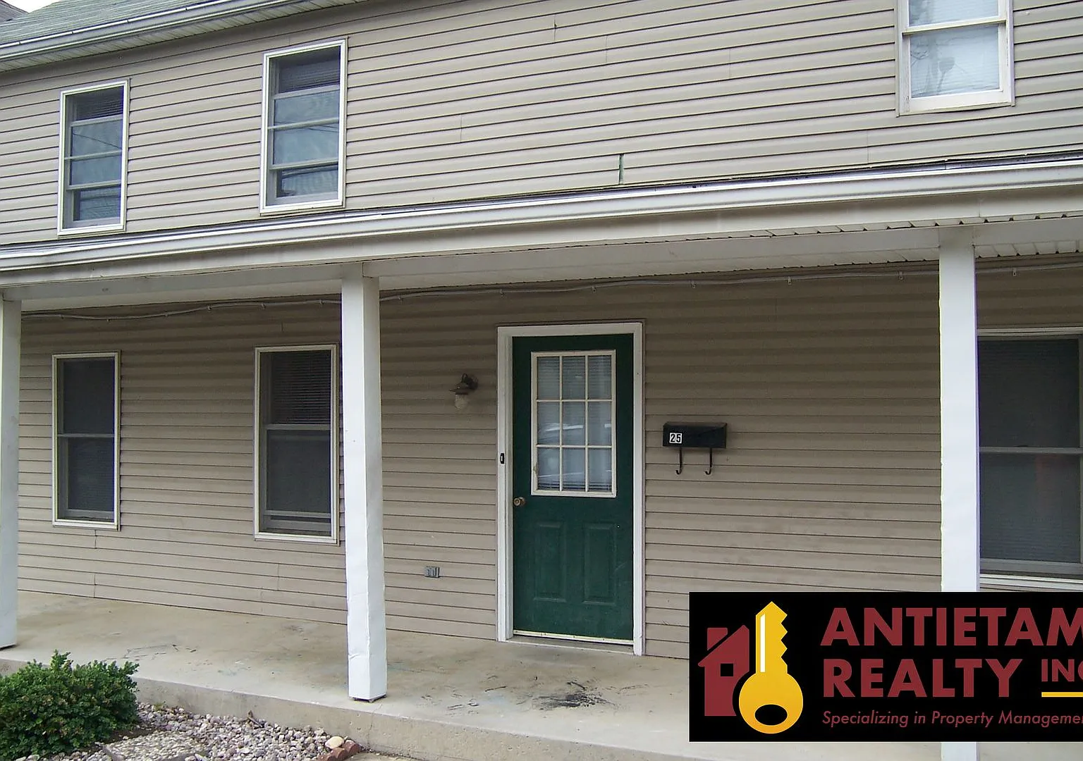 Lovely Duplex Home — Photo 1