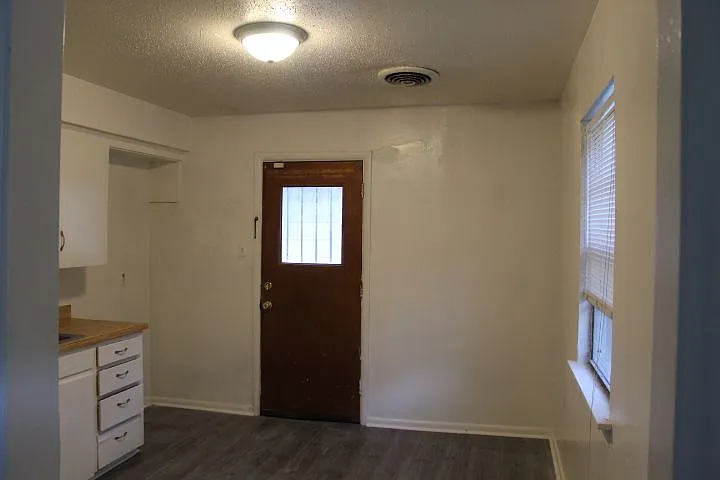 1 Sheffield Dr — Photo 8