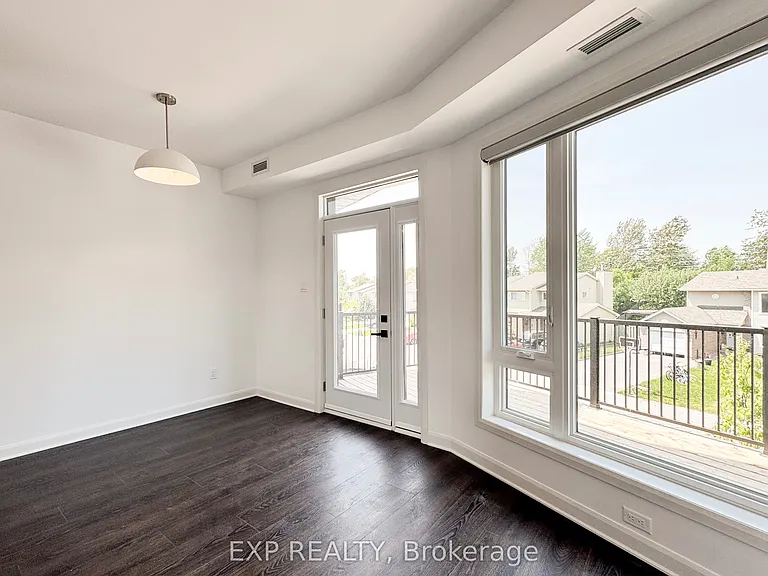 25 Fair Oaks Cres #E — Photo 10