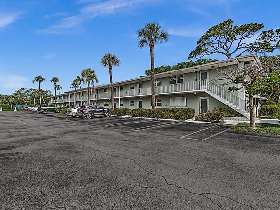 4th image of 2420 NW 22nd Avenue Apt 602