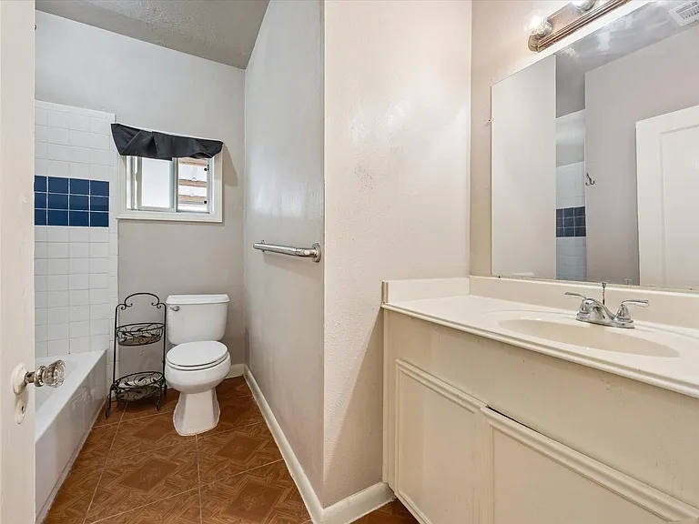 1409 Pearson St — Photo 11