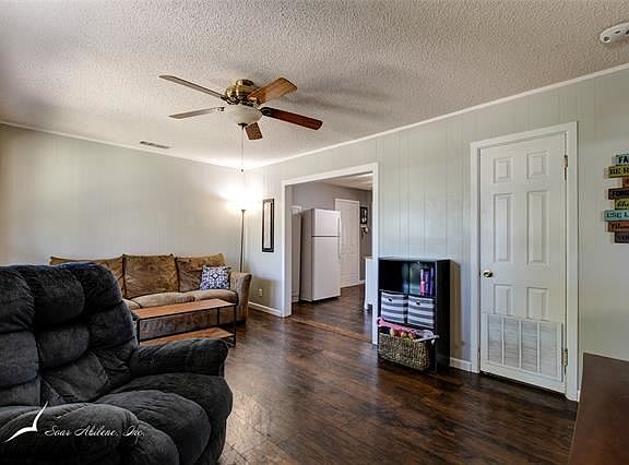 4th image of 841 S Jefferson Dr