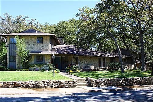 2nd image of 1702 Live Oak Dr