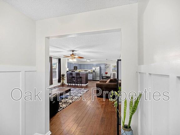 5th image of 137 Venice St