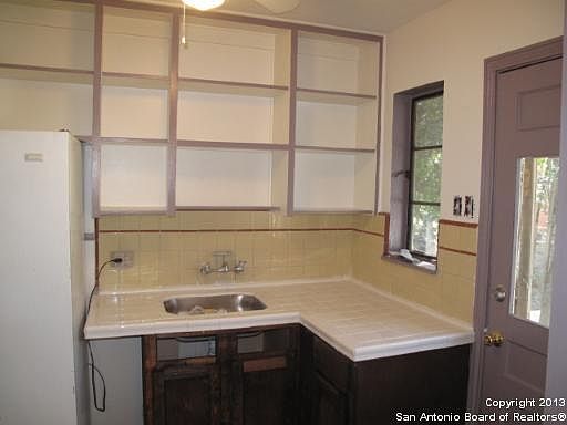 5th image of 668 E Woodlawn Ave APT 1