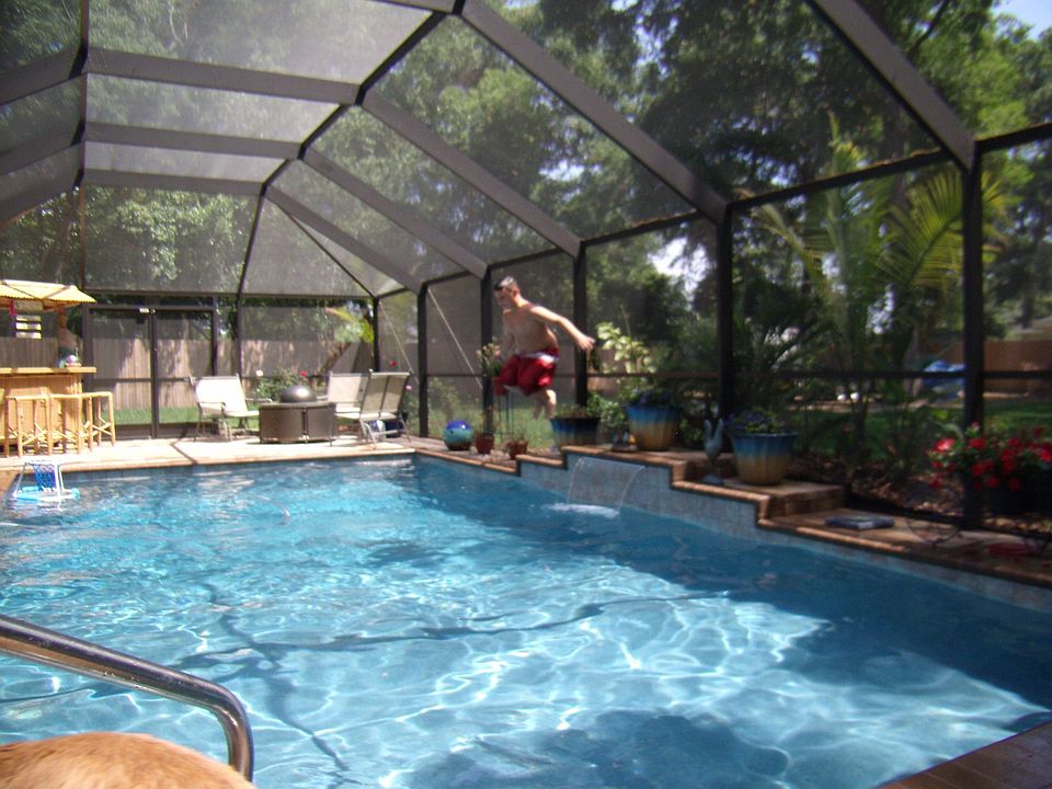 Screened enclosed pool