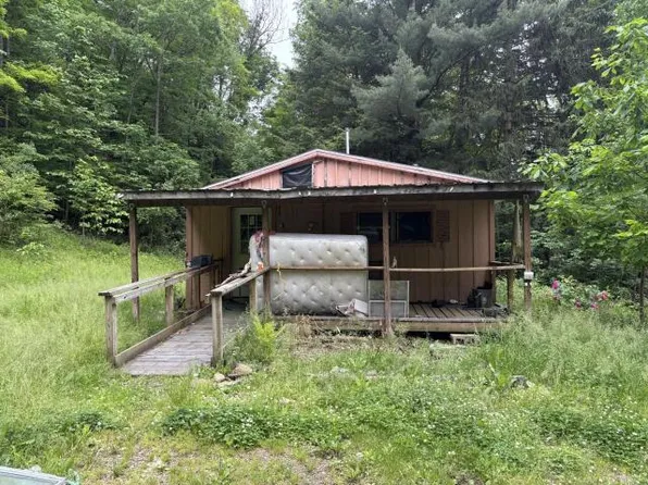 76 Pond Rd, Kane, PA 16735