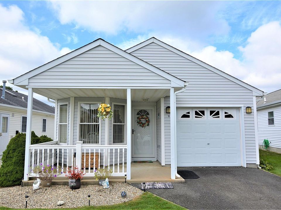 1st image of 18 Willow Court #18