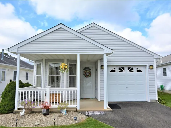 18 Willow Court #18, Manorville, NY 11949