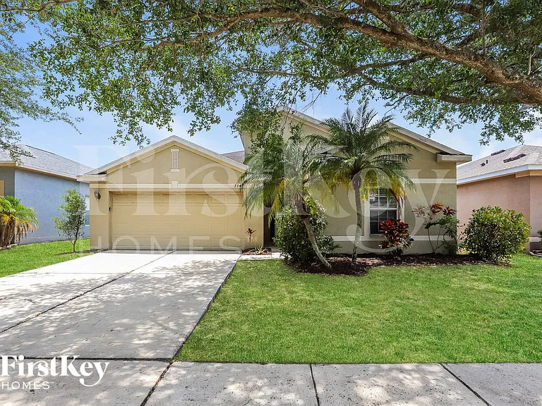 734 Star Pointe Dr — Photo 1