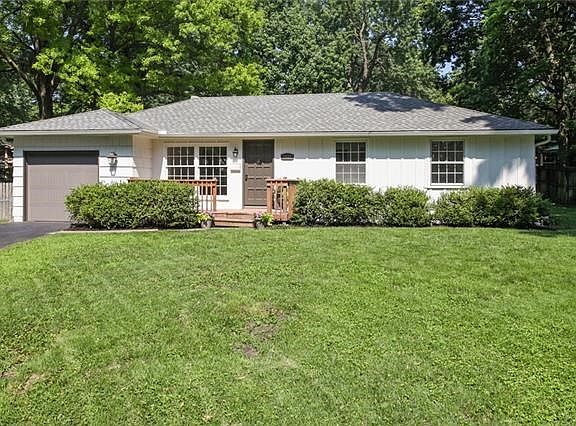3rd image of 7825 Rosewood Ln
