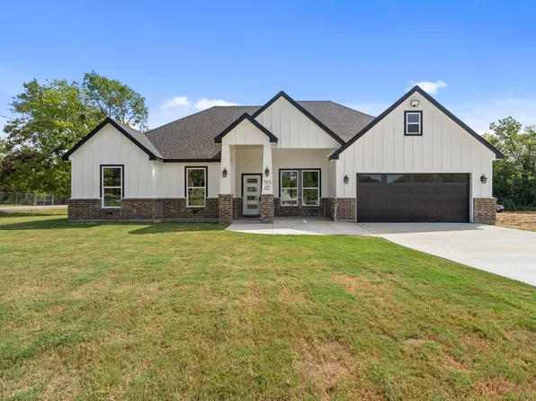 703 1/2 N Elm St, Kemp, TX 75143