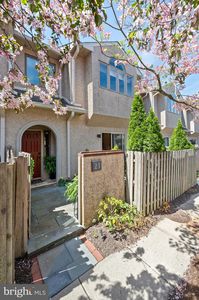21 Greythorne Woods Cir, Wayne, PA, 19087