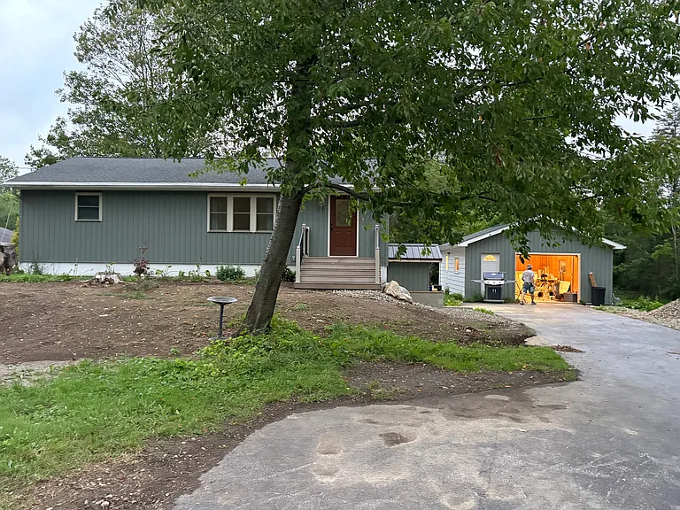 1950 Gunnison Rd — Photo 1
