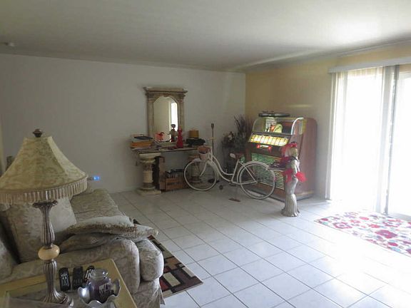 3rd image of 910 Beau Dr Unit 214