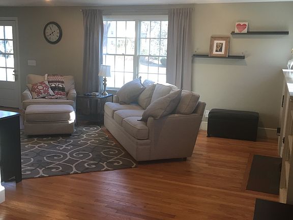 5th image of 5 Emmett Ln