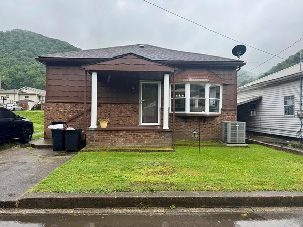 1023 4th Ave, Montgomery, WV 25136