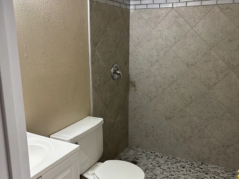 311 Lincoln St #E — Photo 2