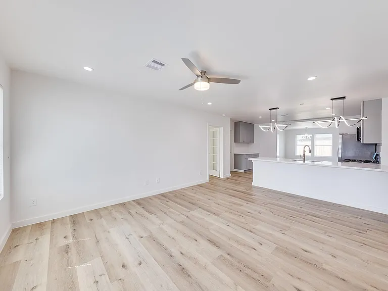 3635 Ward St — Photo 8