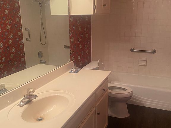2nd image of 5815 Syracuse Dr