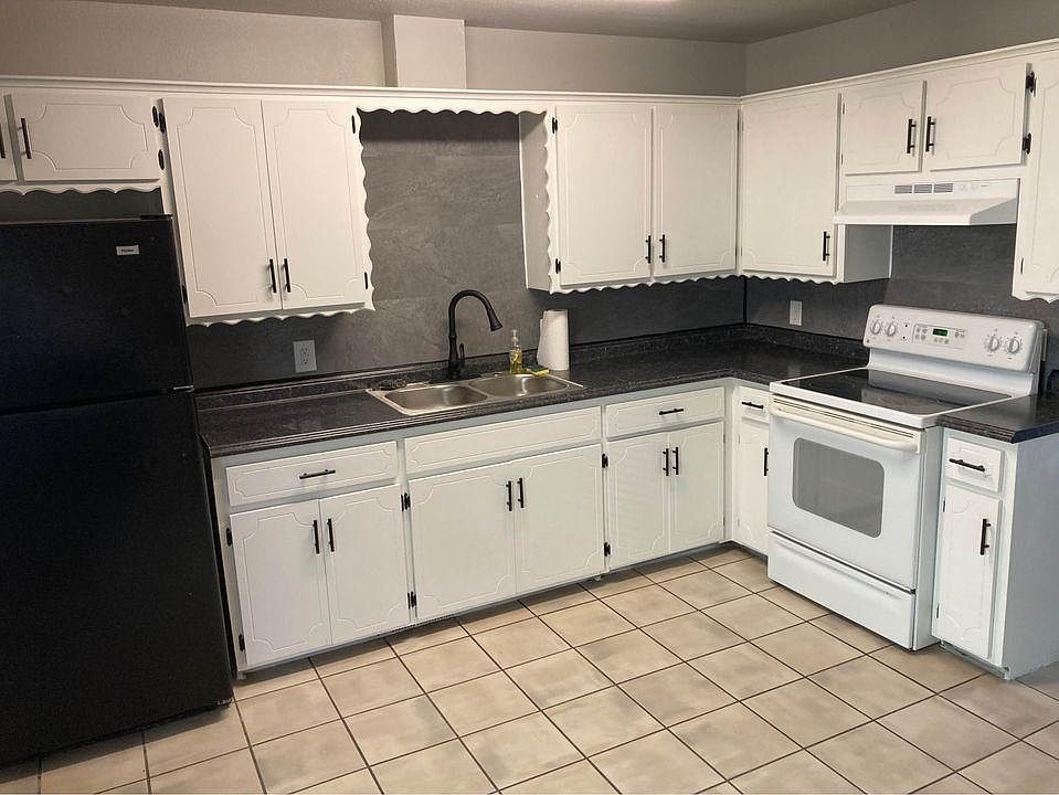 Nice white kitchen!