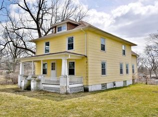 9 Center Rd, Streamwood, IL 60107