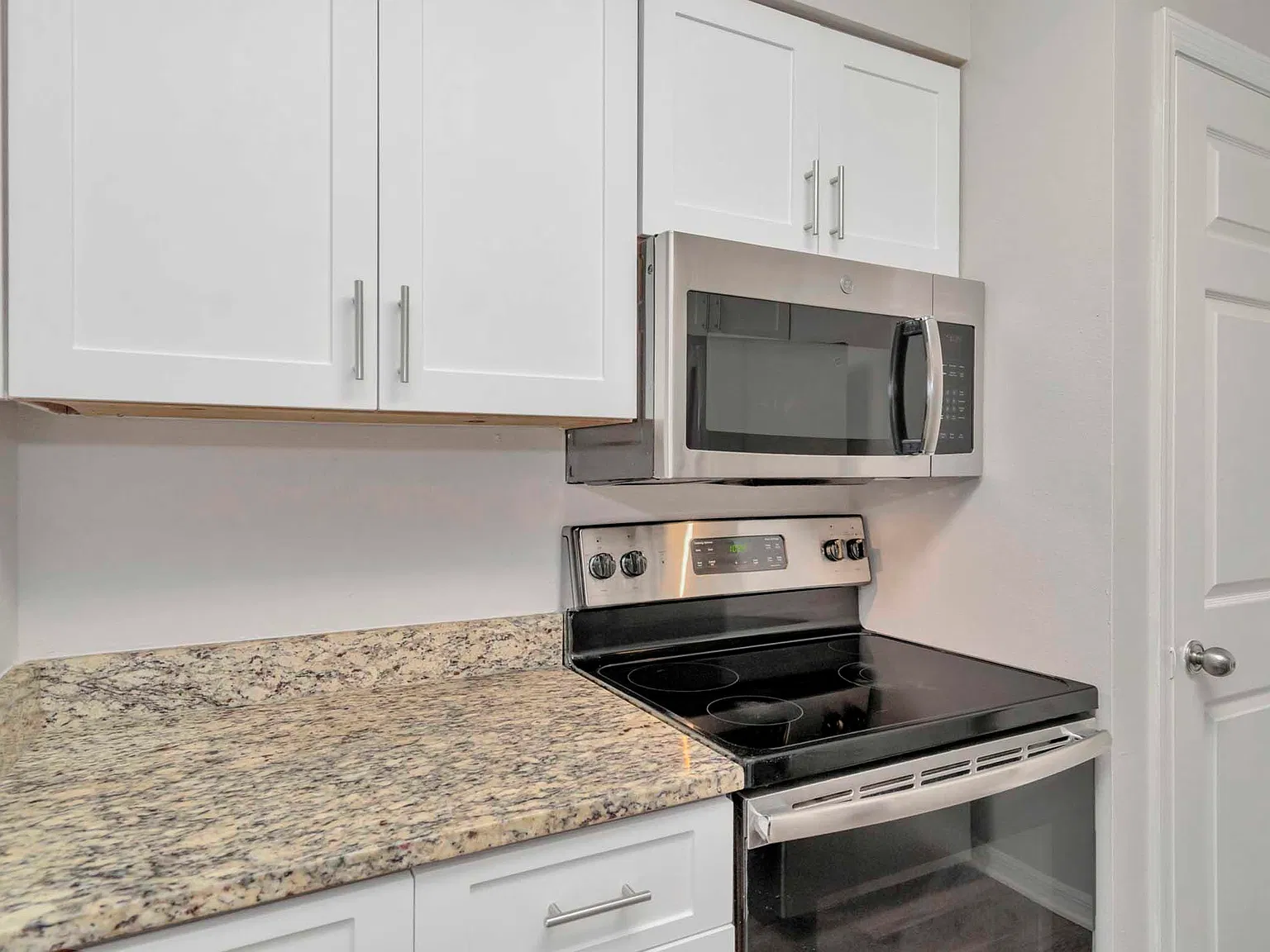 Essex Place Luxury Apartments — Photo 1
