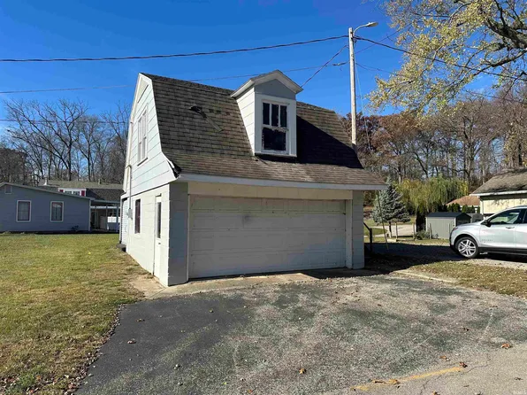 5797 E Golden Hills Dr, Monticello, IN 47960