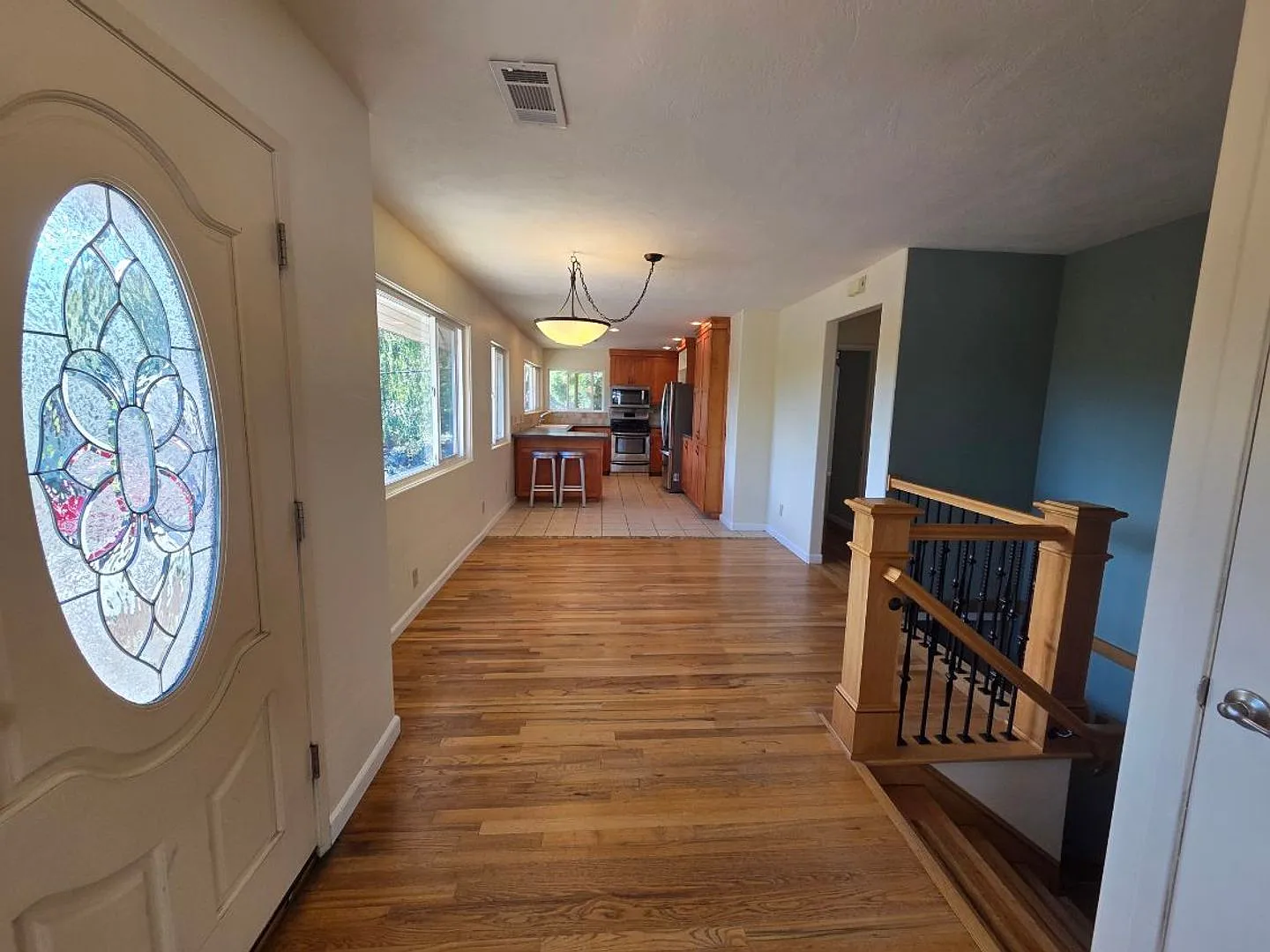 Available Now! 3 bedroom, 2.5 Bath Home with Large Deck & View — Photo 2
