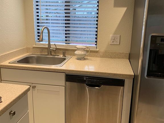 5th image of 20 Blossom Court E