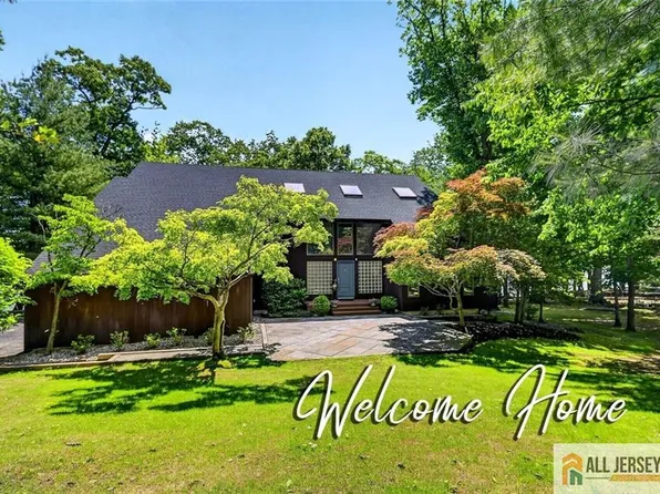 5 Pershing Ct, North Brunswick, NJ 08902