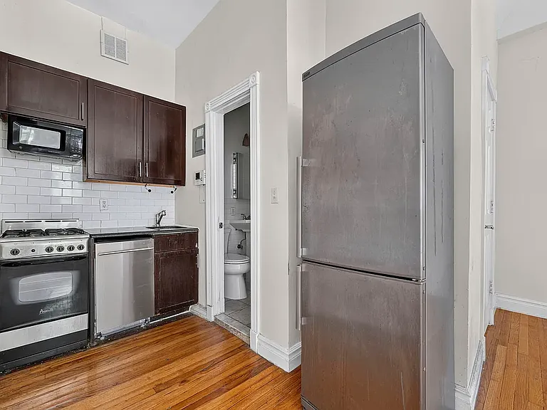 228 E 84th St #1R — Photo 5