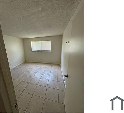 932 W Kalmia Dr #3A