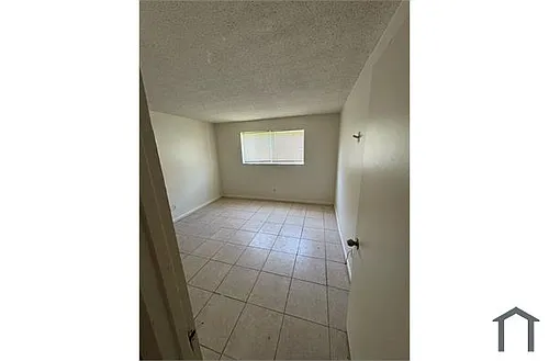 932 W Kalmia Dr Photo 1