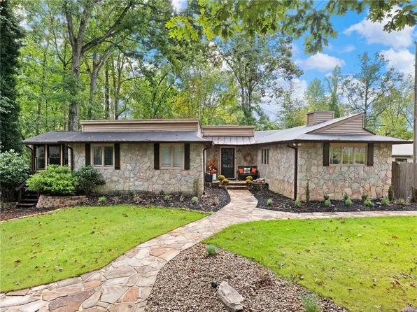 45 Lake Point Dr, Dawsonville, GA 30534