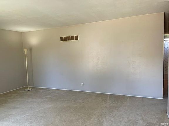 3rd image of 420 Falcon Dr