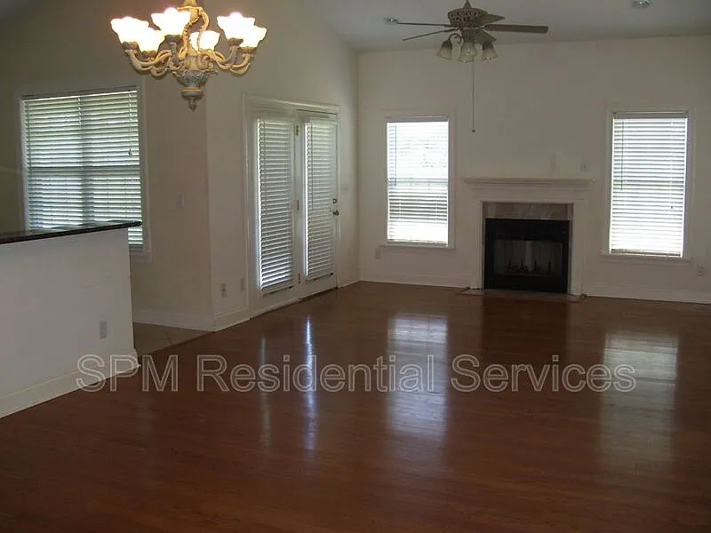 3 bed, 2.0 bath, 1520 sqft, $2,150 — Photo 3
