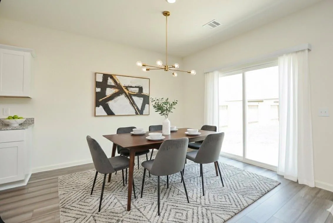 4 bed, 2.5 bath, 2406 sqft, $2,195 — Photo 2