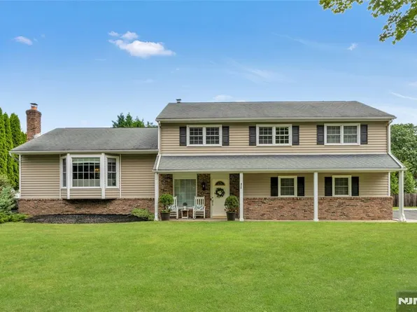 816 Allison Dr, River Vale, NJ 07675