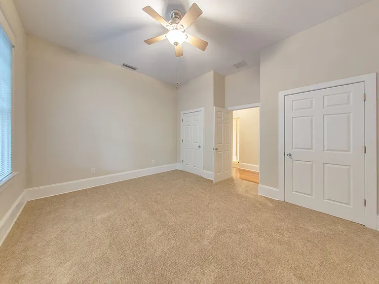 926 SW 2nd Ave — Photo 3